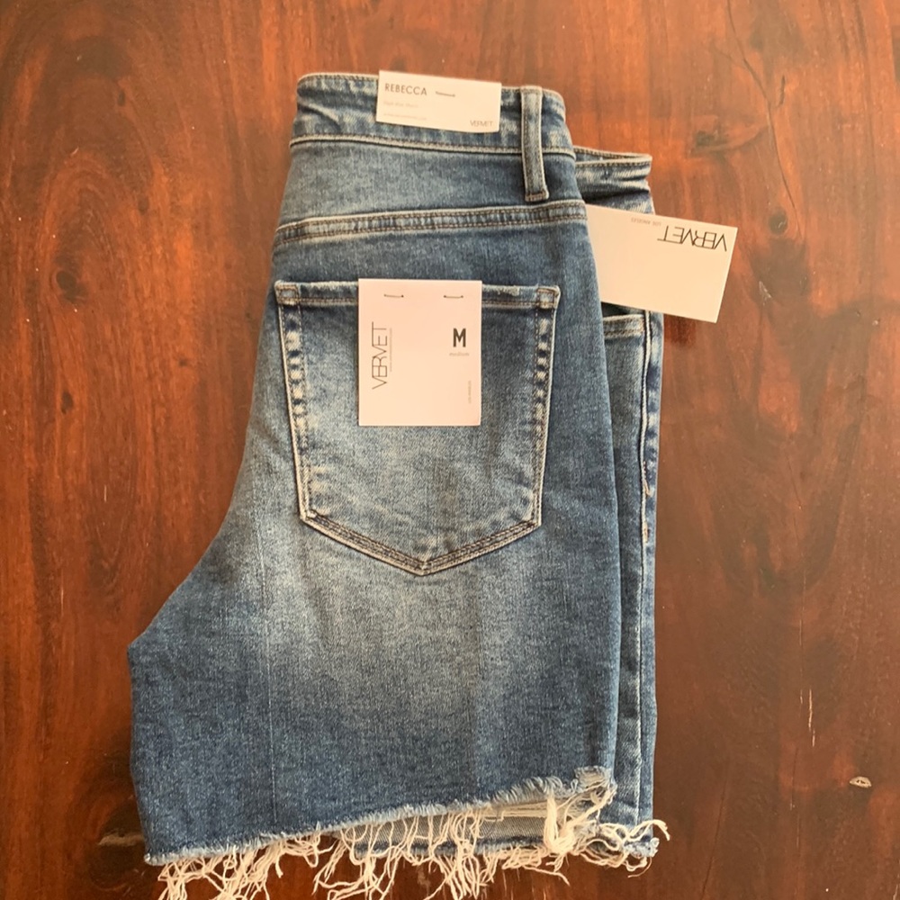 Vervet Rebecca short size medium. Brand new